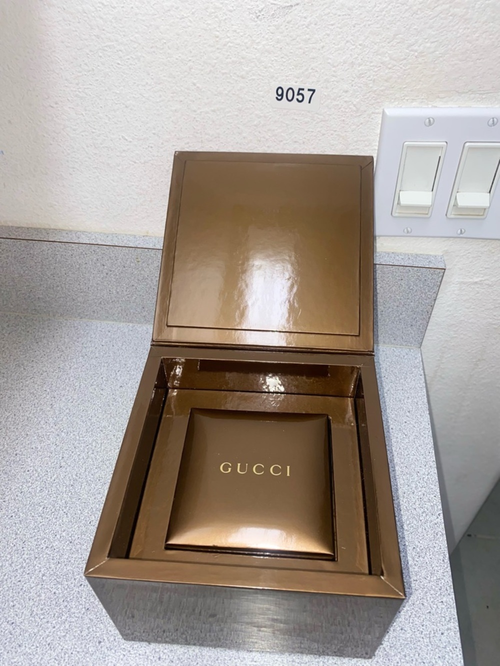 Gucci Brown and Gold Box Bundle EUC - 9057 - Picture 9 of 14